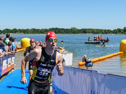 Jannik Schaufler auf Podium